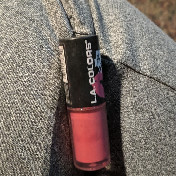 Lipstick - Picture 7 of 9